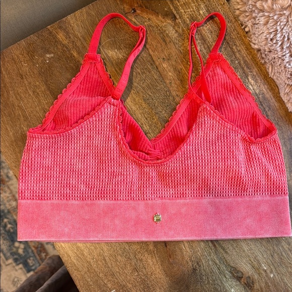 Fabletics Pink Seamless V-Neck Bra with Spaghetti Straps size Medium - Picture 2 of 3